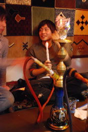 Japon Arkadaş ve Nargile